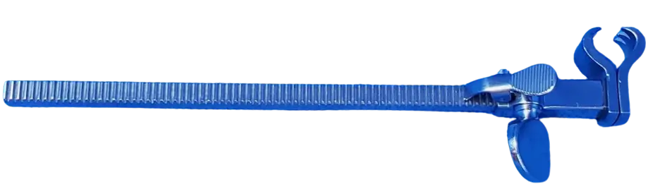 Aproximador costal Bailey de Beracah Medica, instrumento quirúrgico para procedimientos médicos, en imagen con detalles metálicos.