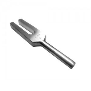 Diapason sin sordina 2048C de Beracah Medica, instrumento musical de tono metálico y forma cilíndrica sobre fondo blanco.