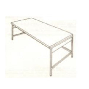 Mesa baja de 210 cm con cubierta de acero inoxidable, marca Herlis, en color metálico, con superficie lisa y moderna.