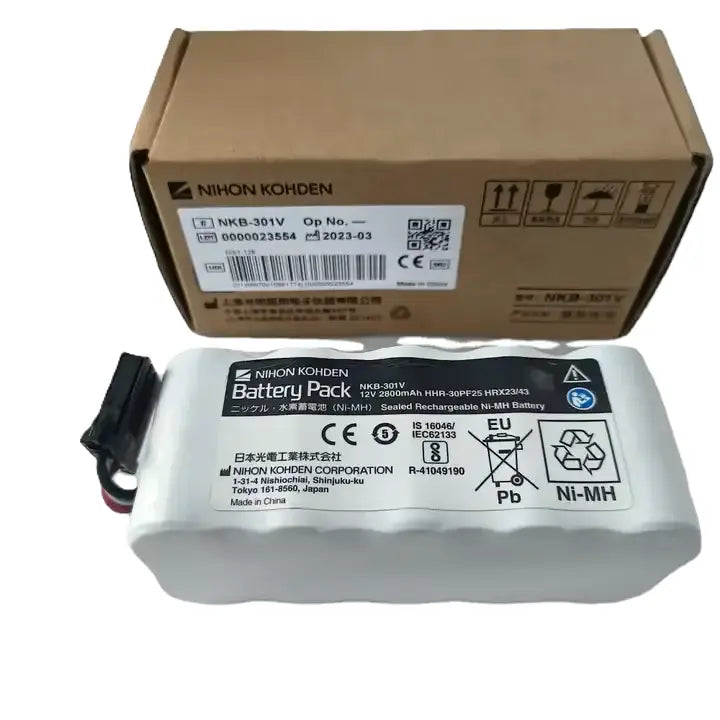 Batería recargable Beracah Medica NKB-301V para desfibrilador, vista frontal con etiquetas y conectores.