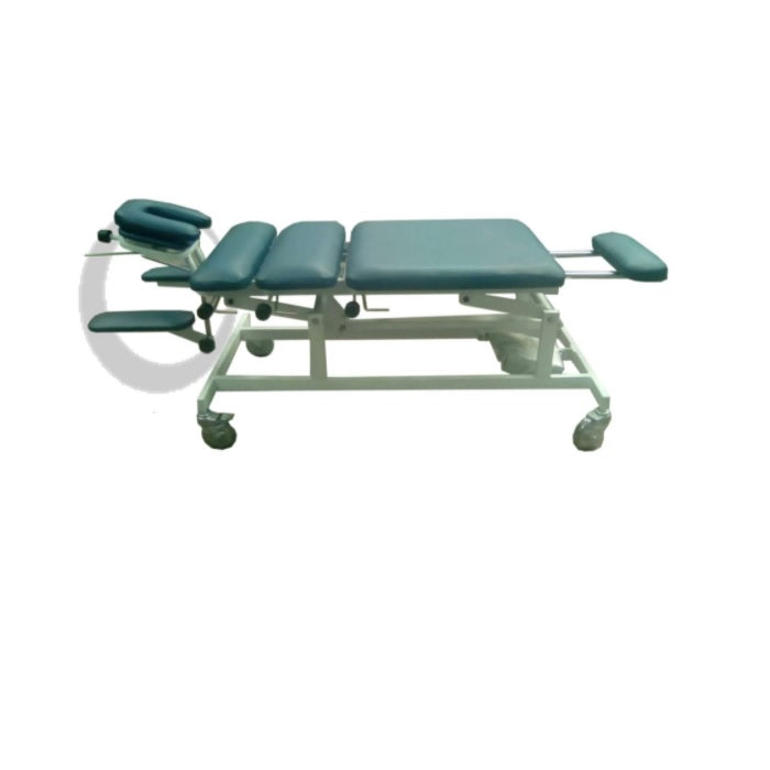 Mesa de tratamiento MSI con elevación y 4 secciones de la marca Beracah Medica, diseñada para procedimientos médicos.