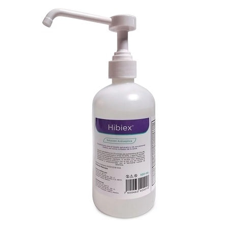Solución antiséptica Beracah Medica con gluconato de clorhexidina al 1%, alcohol al 70%, emolientes y aroma a hierbabuena, 500ml