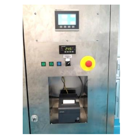 Autoclave de vapor autogenerado digital Beracah Medica con pantalla táctil para esterilización.