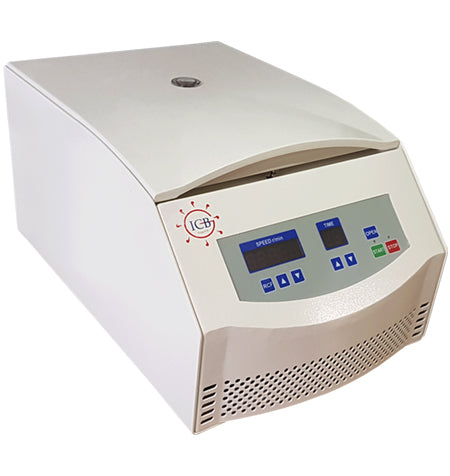 Centrífuga clínica Fuge XVI de alta velocidad de Beracah Medica con rotores para tubos de 1.5 ml, vista del equipo en uso.