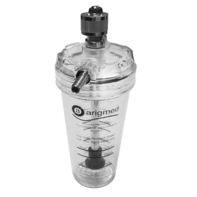 Humidificador reutilizable para oxígeno de marca Beracah Médica con frasco de policarbonato transparente.