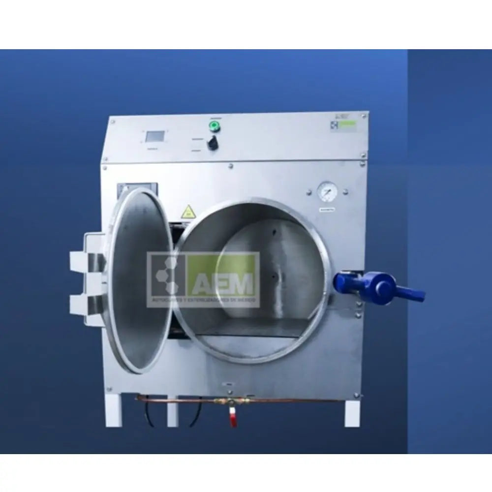Autoclave horizontal digital de vapor autogenerado Beracah Medica, capacidad de 75 litros y dimensiones 40x60 cm, en uso.
