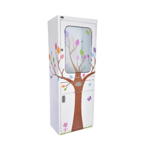 Vitrina sencilla Basic Plus con cenefa de la marca Beracah Médica, estructura de MSI, en color blanco y diseño funcional.