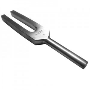 Diapason sin sordina Beracah Medica modelo 1024C, instrumento de afinación metálico en imagen.