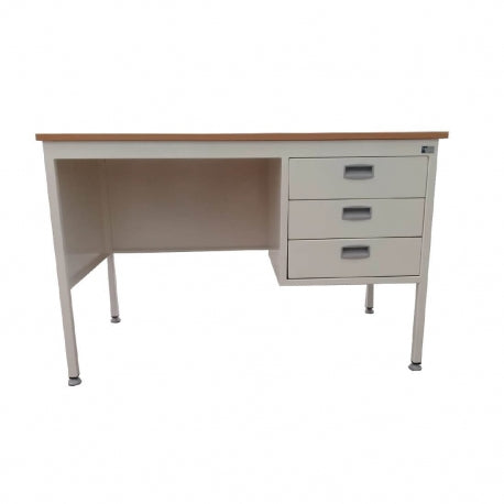 Escritorio estándar MSI Beracah Médica de 75x60x120 cm, con superficie de trabajo y estructura resistente en color neutro.