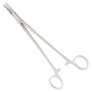 Porta agujas Mayo-Hegar de 20.3 cm de la marca Beracah Medica, con mango y mecanismo para sujetar agujas quirúrgicas.