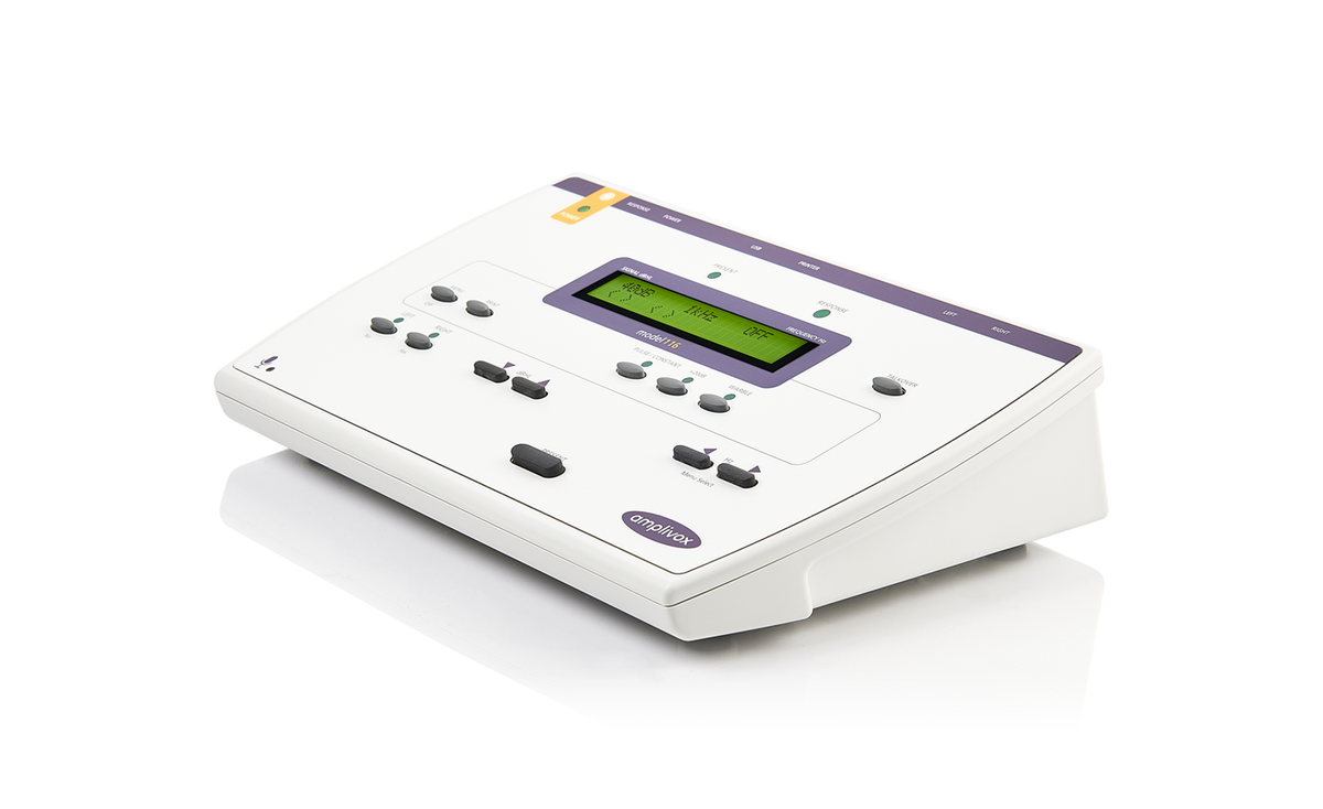 Audiómetro de screening Beracah Medica modelo 116 con opción de batería, muestra el dispositivo portátil y sus controles.