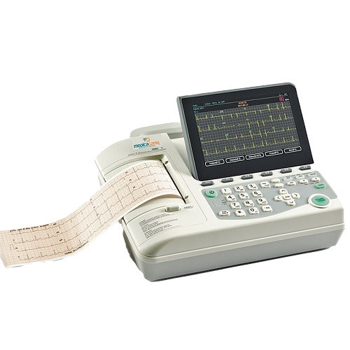 Electrocardiógrafo MSI Beracah Medica EC EM601 de 6 canales con pantalla plegable de 7 pulgadas en uso.