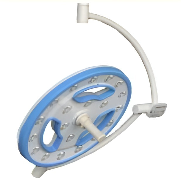 Lámpara de techo Creled Hallowed 5500 para emergencias con batería, marca Beracah Médica, instalada en techo con luz brillante