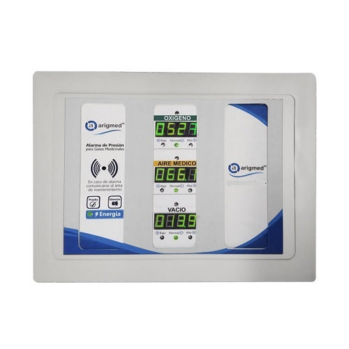 Alarma para gases medicinales Beracah Medica con display numérico y gabinete empotrado en pared, diseñada para monitoreo de gases.