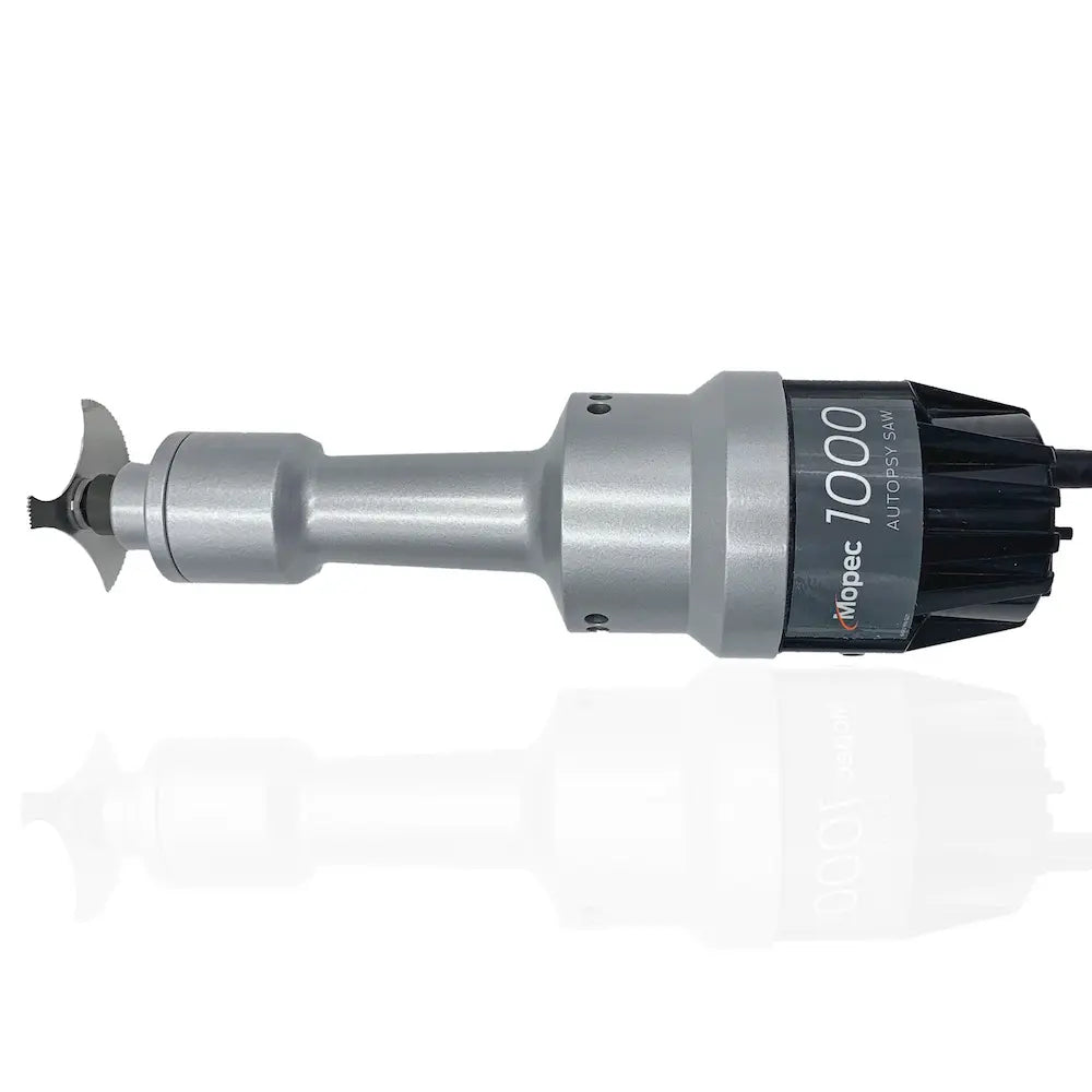 Sierra para autopsia MSI de la marca Beracah Medica, con mango ergonómico y hoja de acero para corte preciso en procedimientos forenses.