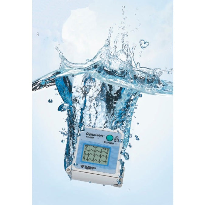 Grabadora de Holter para ECG de 3 canales de la marca Beracah Medica, con pantallas y cables conectados para monitoreo cardiaco.