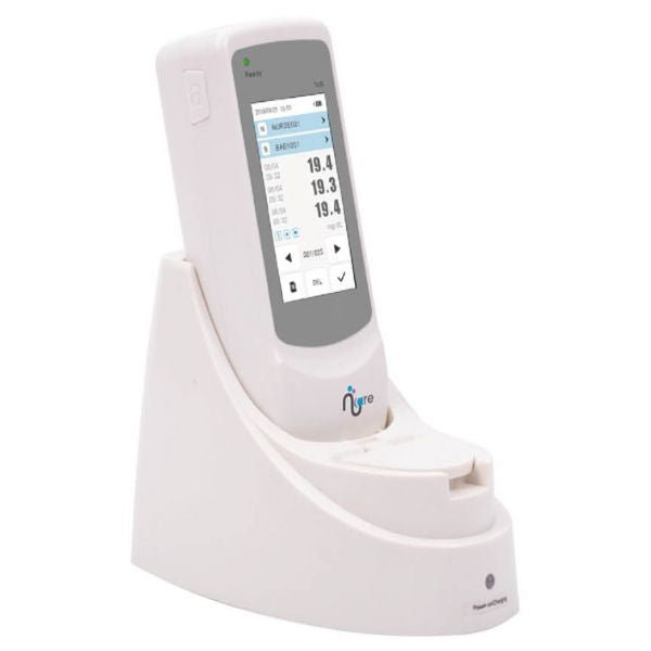Bilirrubinómetro de mano Beracah Medica, equipo médico portátil con pantalla y botones para medición de bilirrubina.