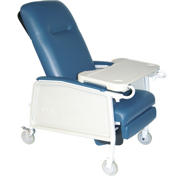 Sillón reclinable azul para hemodiálisis y extracción de sangre de la marca Beracah Medica, con tres posiciones ajustables.
