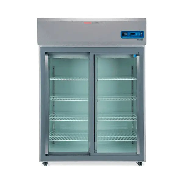 Refrigerador para laboratorio Beracah Medica de 1447L con temperatura de +3°C a +7°C, interior con estantes y control digital