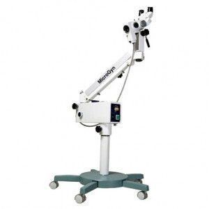 Colposcopio óptico de pedestal sin cámara con brazo articulado de la marca Beracah Medica, mostrando el instrumento en ambiente clínico