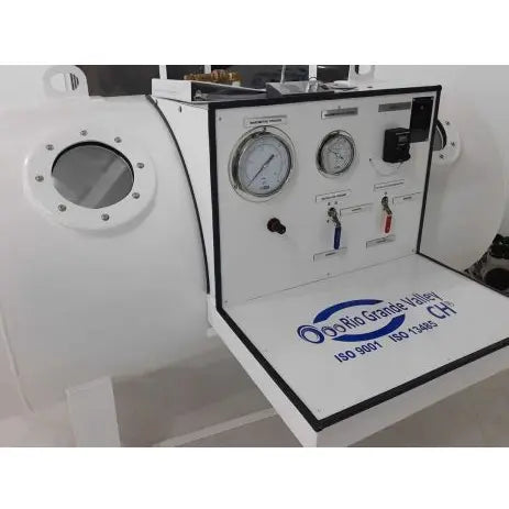 Cámara hiperbárica monoplaza Beracah Medica modelo VG-120 con compresor libre de aceite de 4 HP, para un paciente.