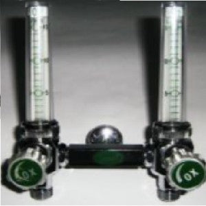 Flujómetro doble para oxígeno de 0-15 LPM con enchufe rápido, marca Beracah Médica, para control de flujo en equipos médicos.
