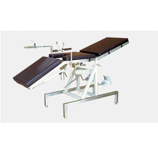 Mesa obstétrica para exploración ginecológica Beracah Medica con pistones neumáticos y superficie ajustable.