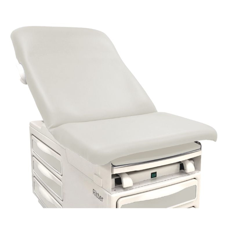 Colchoneta para mesa de exploración Beracah Médica modelo Ritter 204, de color azul y tamaño estándar para atención médica.