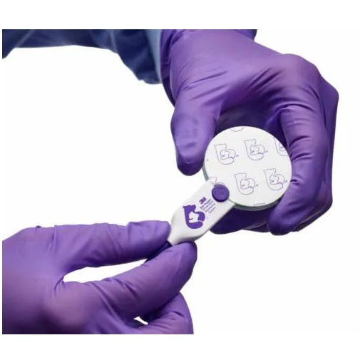 Sensor de paciente Spoton de Beracah Médica, caja con 25 piezas para cuidado del paciente, en empaque y con etiquetas visibles