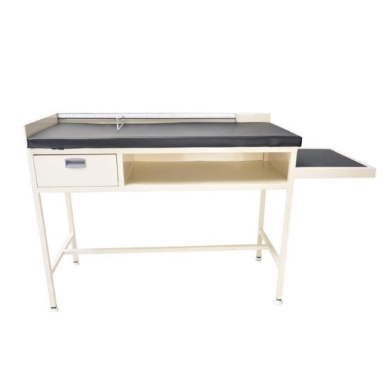 Mesa de exploración pediátrica tubular MSI de 122 cm de largo, con estructura metálica y superficie acolchada de color azul.