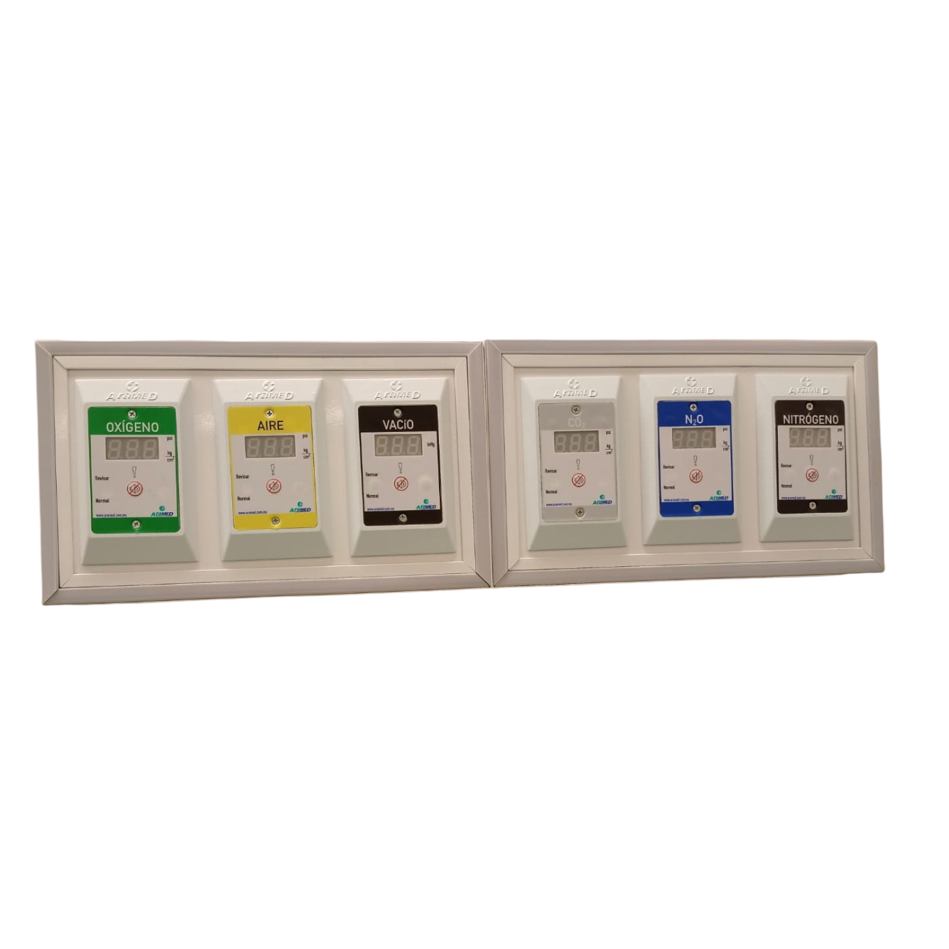 Alarma de 6 gases Beracah Medica para sobreponer, muestra indicadores de O₂, Aire, N₂O, NIT, Vacío y CO₂ en pantalla digital
