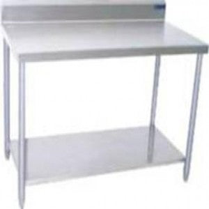 Mesa lisa MSI de 120 cm con cubierta y entrepaños en acero inoxidable, dimensiones 120x70x90 cm, marca Beracah Medica