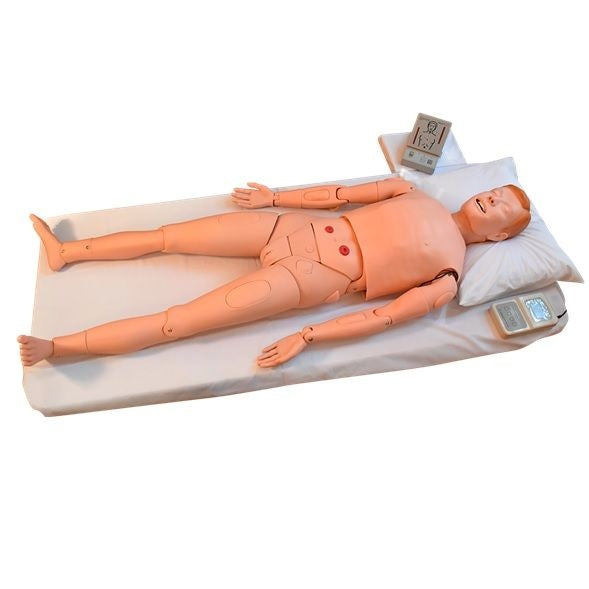 Simulador de maniquí para cuidados de enfermería avanzado de Beracah Medica, usado en entrenamiento de habilidades médicas.