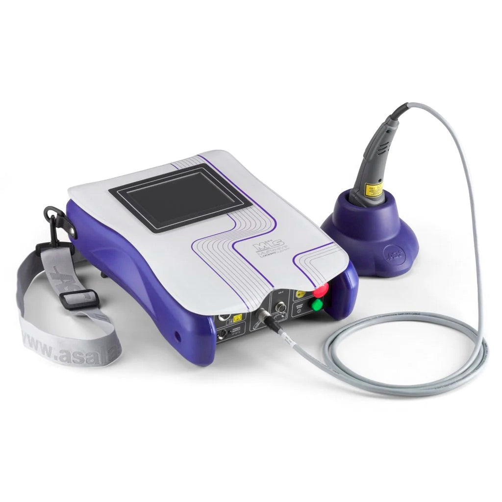 Equipo de terapia laser portátil MLS® Mphi de Beracah Medica con pantalla y controles en la imagen.