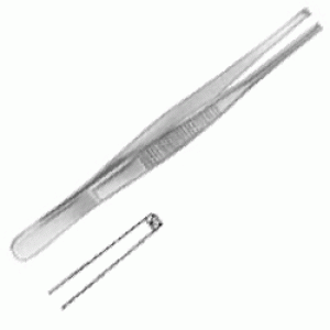 Pinza de disección de 15 cm con dientes de marca Beracah Médica, herramienta de precisión para procedimientos médicos.