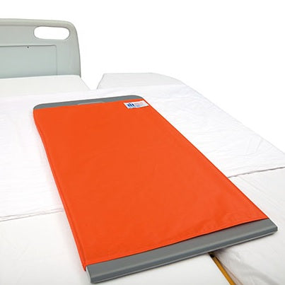 Tabla de transferencia plegable MSI Medi Roller Pro de Beracah Medica, con superficie blanca y estructura plegable para facilitar el transporte.