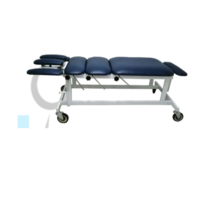 Mesa quiropráctica fija MSI de Beracah Medica con 4 drops, estructura robusta y superficie acolchada para tratamientos.