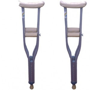 Muleta infantil de aluminio anodizado de 31 a 36 pulgadas de la marca Beracah Medica, con mango ergonómico y base antideslizante.