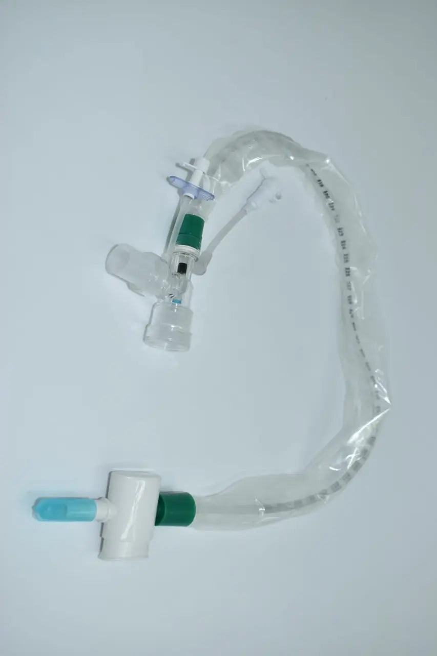 Sistema de succión cerrado pediátrico/adulto Beracah Médica con 2 puntos y 8FR, visible en la imagen.