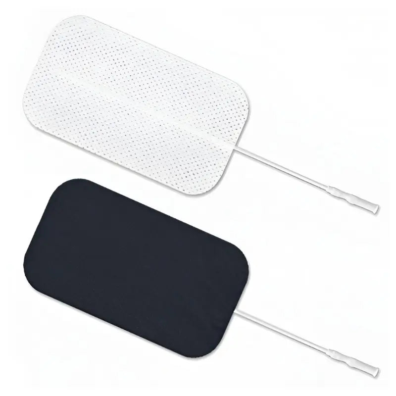 Electrodo rectangular ValuTrode® de 5x9 cm para ECG, sobre con 4 unidades de la marca Beracah Medica, vista en la imagen.