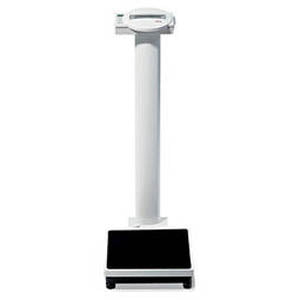 Báscula electrónica digital de columna Beracah Médica con estadímetro para medición de altura y peso en ambiente clínico