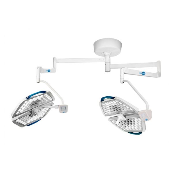 Lámpara para quirófano doble Beracah Medica modelo PRZ-2-LOW LED con iluminación de 180,000 lux en un quirófano.