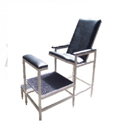 Silla cama MSI para donadores de sangre de la marca Beracah Medica, con cojín y soporte ajustable para comodidad.