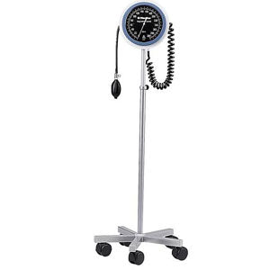Baumanómetro aneroide de brazo Beracah Medica con pedestal, brazalete adulto y dos tubos, en color rojo y diseño redondo.
