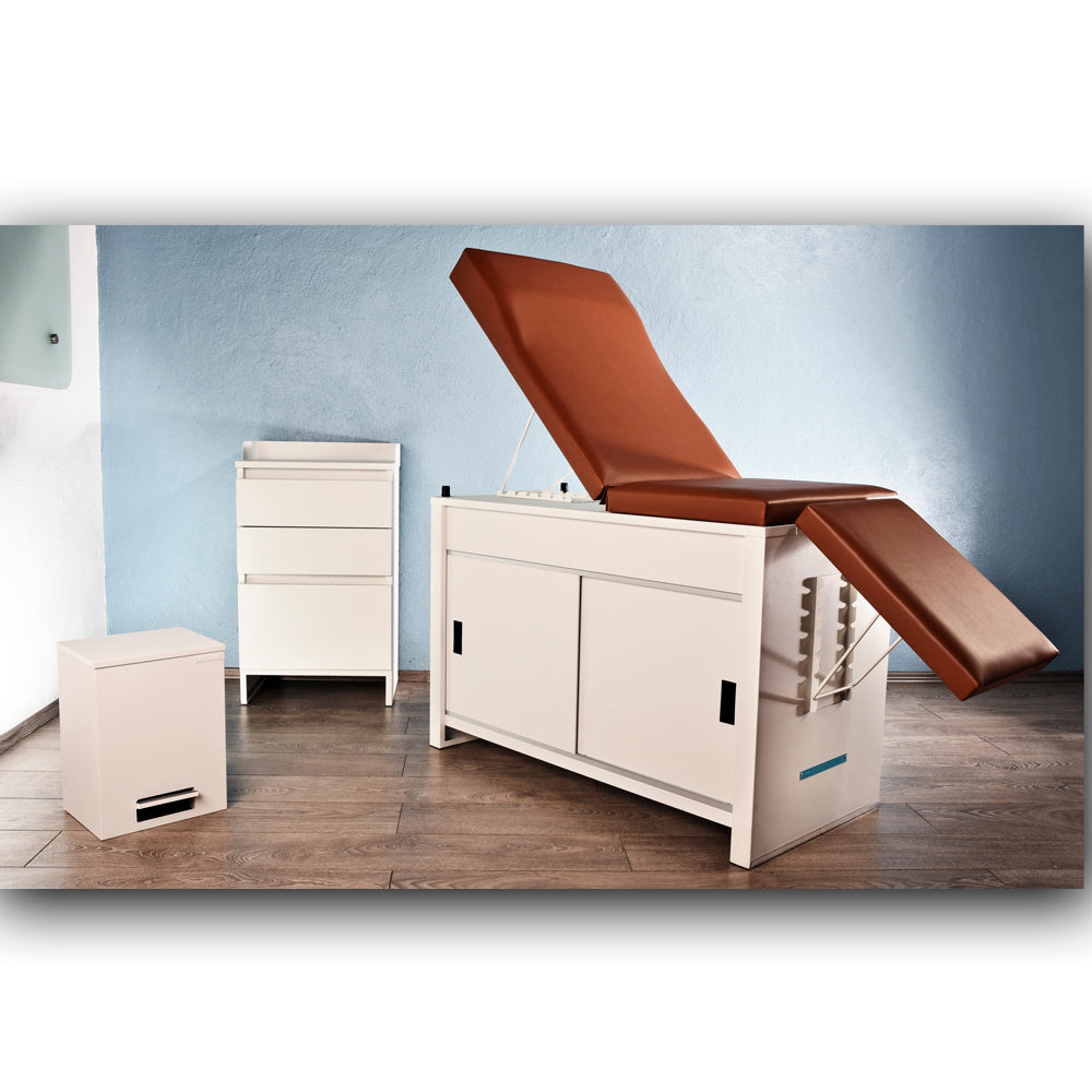 Juego de consultorio Novus MSI de 3 piezas de Beracah Medica, con mesa, silla y volante visible en la imagen