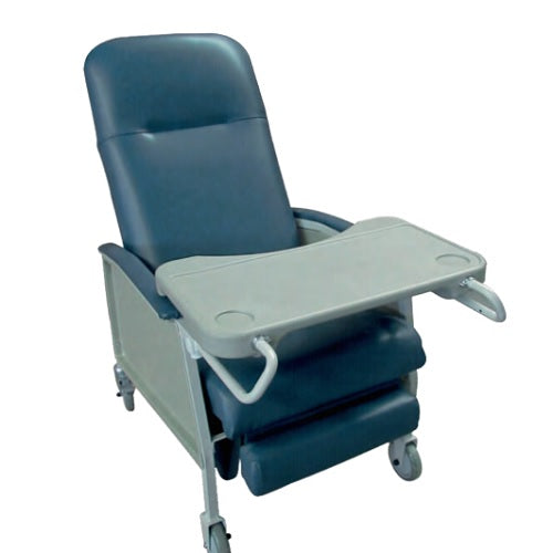 Sillón reclinable geriátrico MSI de recuperación y hemodiálisis de Beracah Medica, con respaldo ajustable y reposabrazos cómodos.