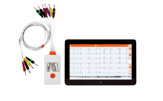 Electrocardiografo de 12 canales TouchECGHD+ de Beracah Medica, con pantalla táctil y interfaz Windows para cardiología.