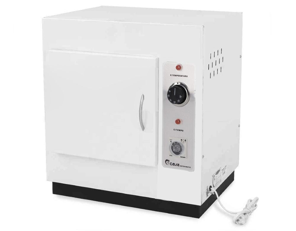 Esterilizador de calor seco Beracah Medica Esterimatic 36-81 R de 27 litros, muestra el interior y controles del autoclave dental