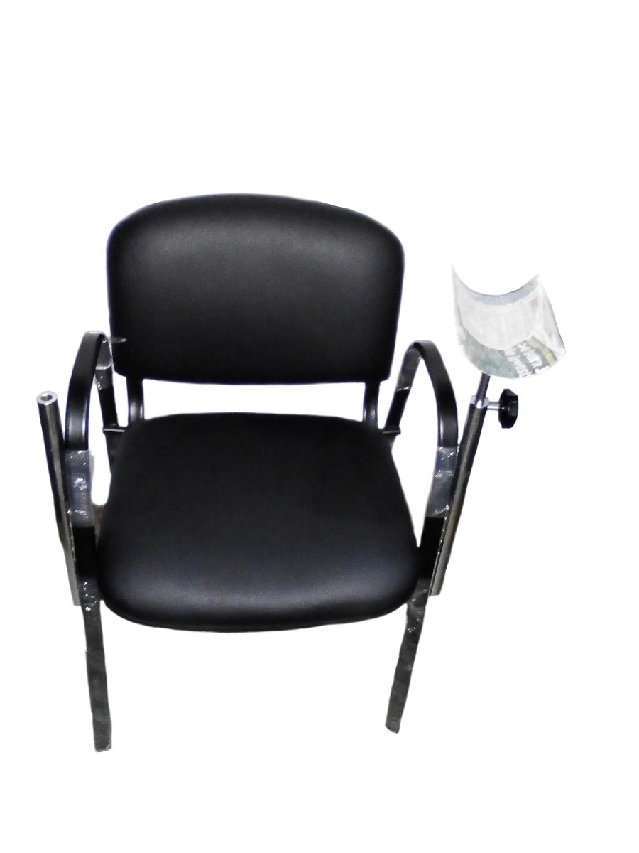 Silla para toma de muestras Beracah Medica Italia con descansabrazos, asiento acolchado y respaldo ergonómico para procedimientos médicos.