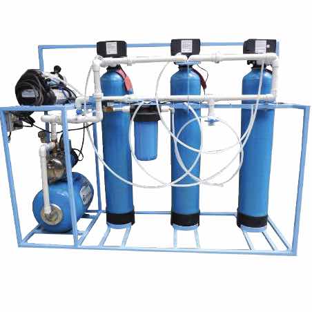 Planta de tratamiento de agua Mod. TXT_AT de Beracah Medica, sistema de purificación de aire y agua, con componentes visibles.
